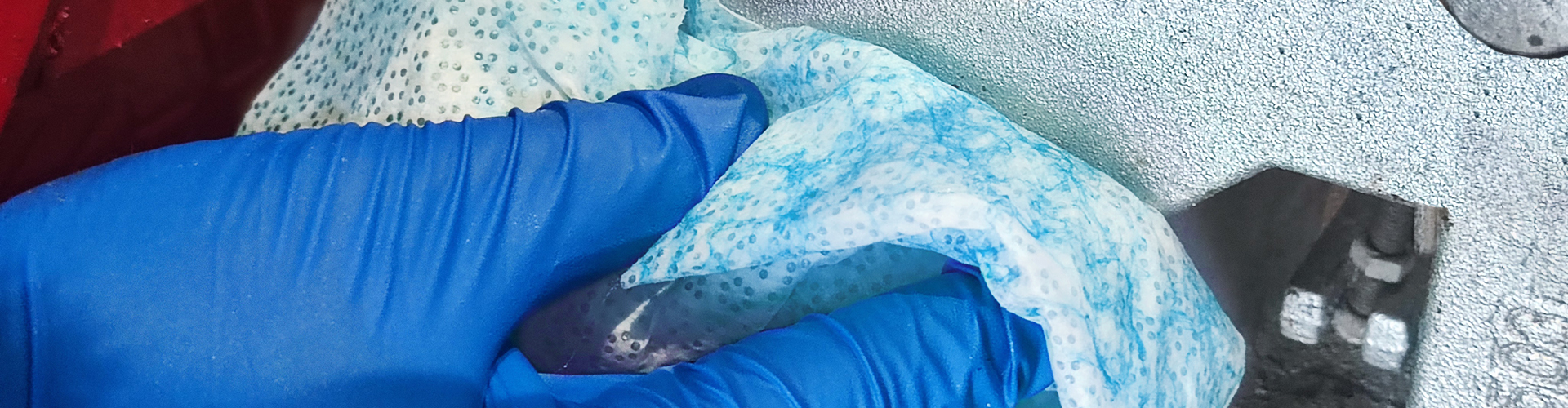 Industrial Pre-wetted Wipes - Cleanroom & Degreasing Wet Wipes for Manufacturing