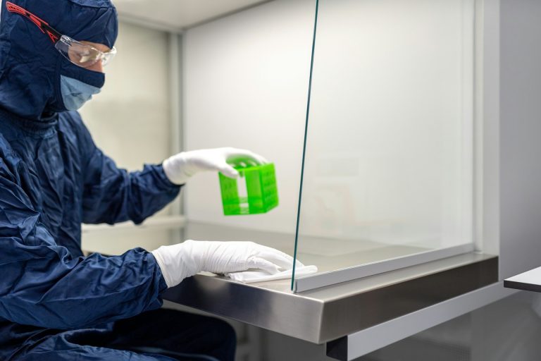 Why Cleanroom Wipes Are Commonly 9×9 Inches