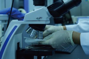 A Guide to Using Wipers in Cleanroom Maintenance for Newcomers