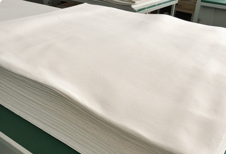 Detailed explanation of dust-free cloth price and edge sealing process: How to choose the right equipment to save 18% cost